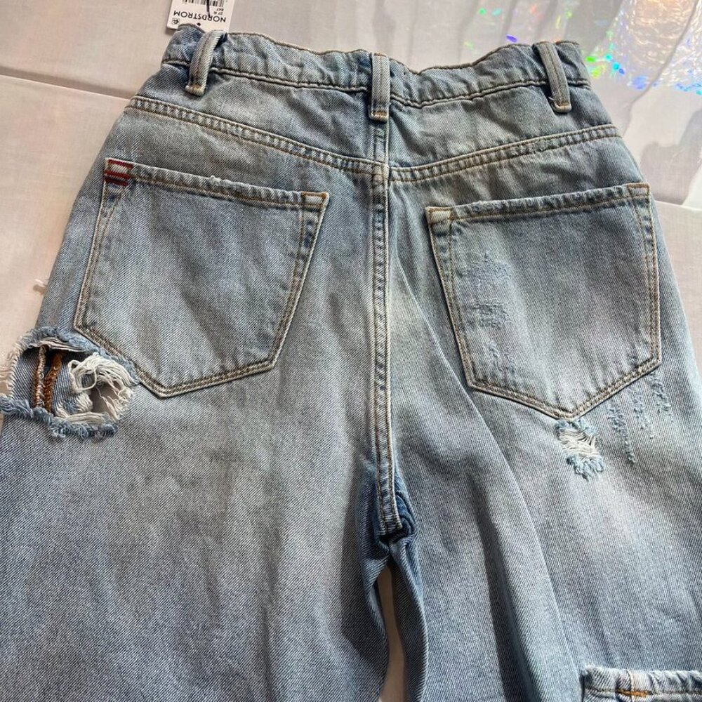 NEW BDG Urban Outfitters Mom High Rise Distressed Jeans 24 Light Wash - Picture 3 of 13